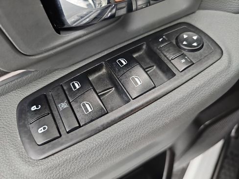 Used 2019 RAM 1500 Classic SLT RWD image 33