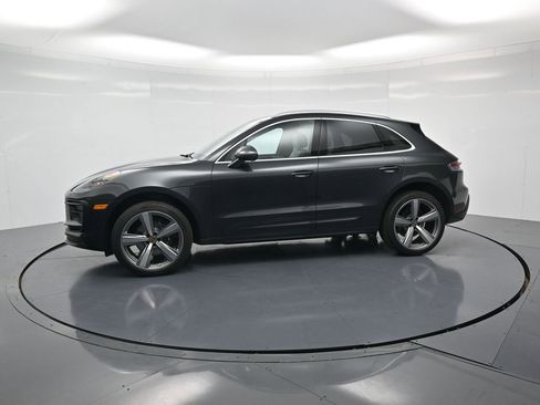 New 2026 Porsche Macan image 2