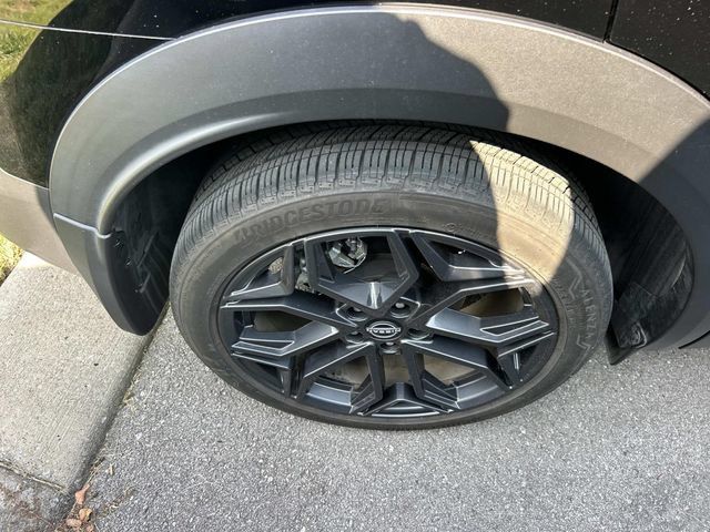 Used 2025 Nissan Kicks SR FWD image 11
