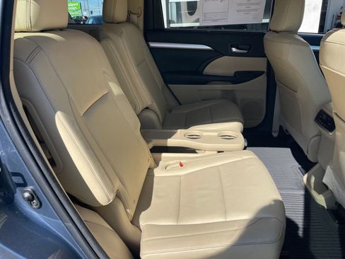 Used 2014 Toyota Highlander XLE FWD image 30