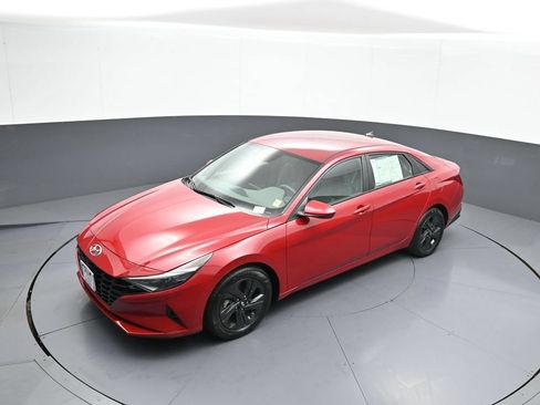Certified 2021 Hyundai Elantra SEL FWD image 33