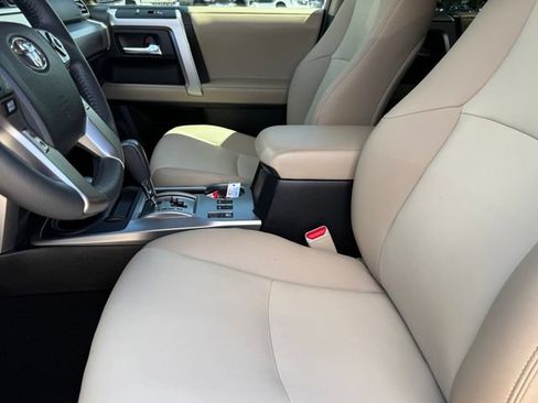 Used 2022 Toyota 4Runner SR5 Premium w/ Moonroof Package AWD/4WD image 8