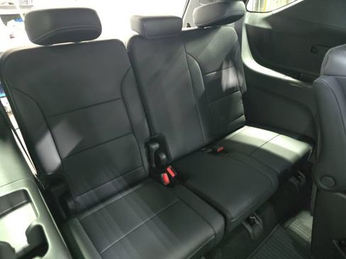 New 2026 Chevrolet Traverse LT w/ Sun and Wheel Package AWD/4WD image 13
