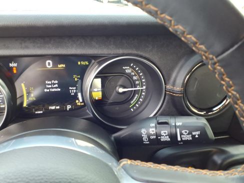 Used 2023 Jeep Wrangler Unlimited Sahara AWD/4WD image 11