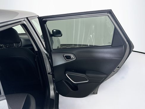 Used 2025 Kia Soul LX w/ LX Technology Package FWD image 29