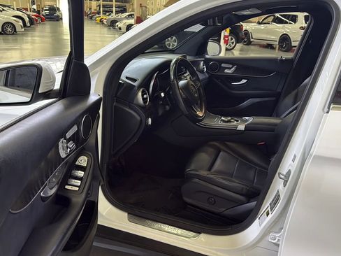 Used 2018 Mercedes-Benz GLC 300 4MATIC w/ Premium Package image 12