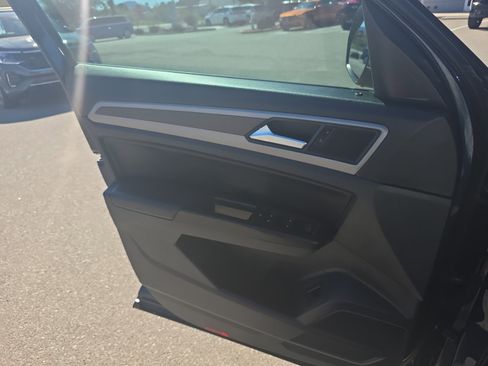 Used 2021 Volkswagen Atlas SE w/ Panoramic Sunroof Package image 13