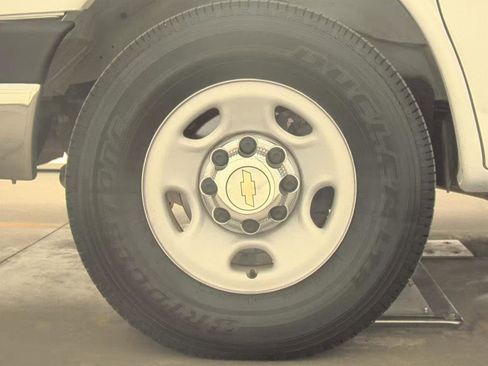 Used 2015 Chevrolet Express 3500 LT w/ LT Preferred Equipment Group image 2