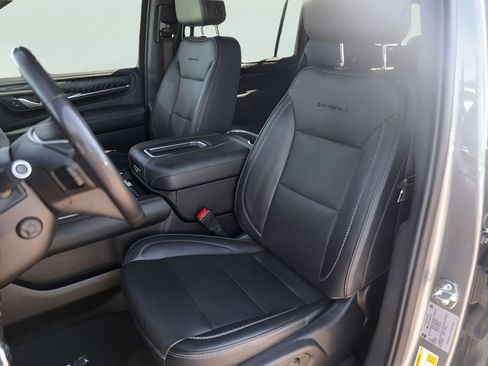 Used 2022 GMC Yukon XL Denali w/ Denali Premium Package image 10