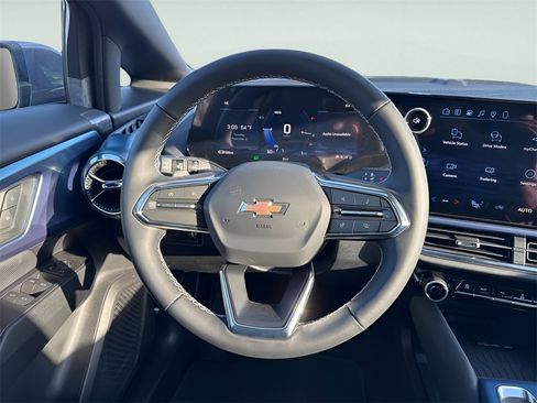 New 2026 Chevrolet Equinox EV LT image 13