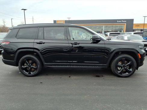 Used 2023 Jeep Grand Cherokee L Limited w/ Black Appearance Package image 29