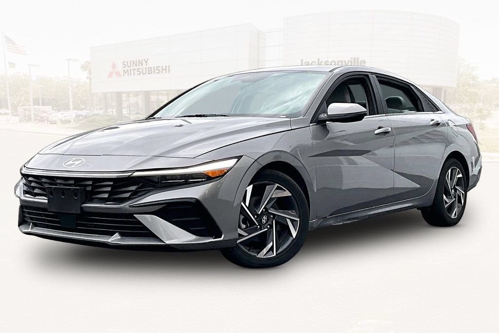 Used 2025 Hyundai Elantra Limited FWD image 1