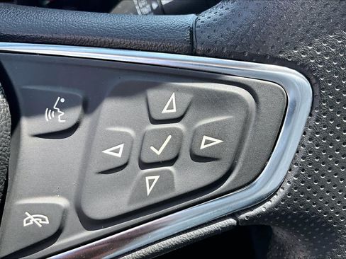 Used 2021 Chevrolet Malibu LT FWD image 32