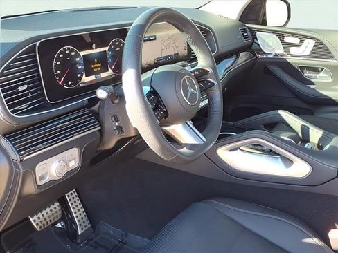 Used 2024 Mercedes-Benz GLS 580 4MATIC image 8