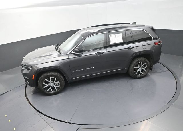 Used 2024 Jeep Grand Cherokee Limited AWD/4WD image 15