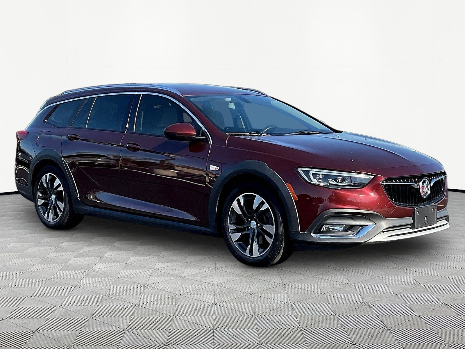 Used 2018 Buick Regal Preferred w/ Sights and Sounds Package AWD/4WD image 3