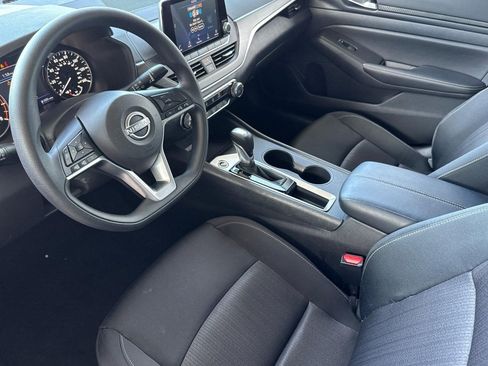 Used 2025 Nissan Altima 2.5 SV image 4