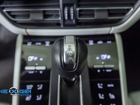 Used 2024 Porsche Macan AWD/4WD image 24