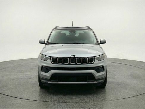 Used 2025 Jeep Compass Limited AWD/4WD image 2