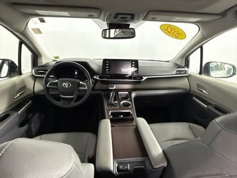 Used 2022 Toyota Sienna XLE FWD image 10