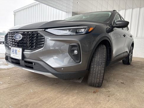 Used 2024 Ford Escape Platinum image 45