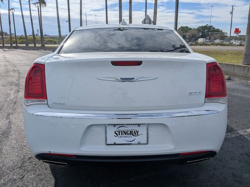 Used 2019 Chrysler 300 Limited image 5
