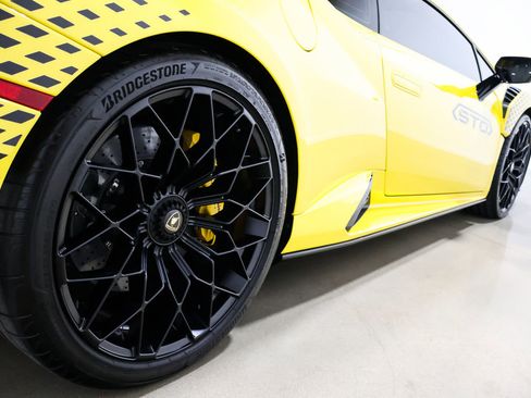 Used 2022 Lamborghini Huracan STO image 26