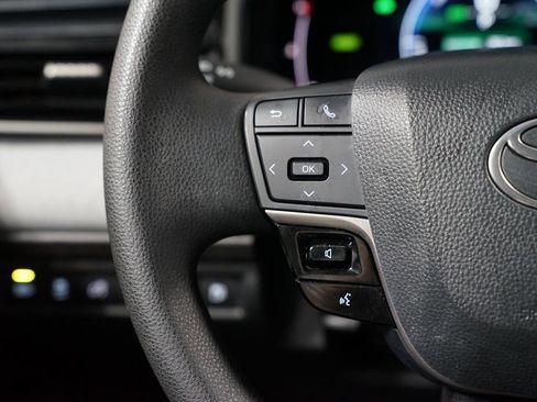 Used 2025 Toyota Camry LE image 14