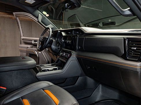 Used 2025 GMC Sierra 2500 AT4 w/ AT4 Premium Plus Package image 17