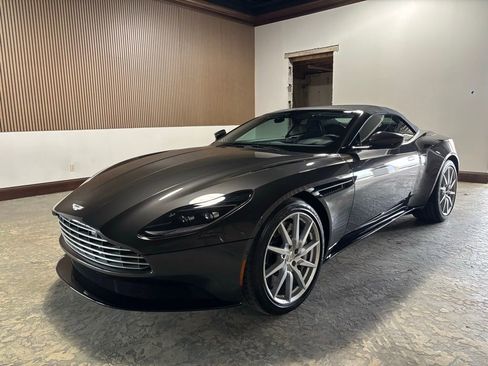 Used 2019 Aston Martin DB11 Volante RWD image 4