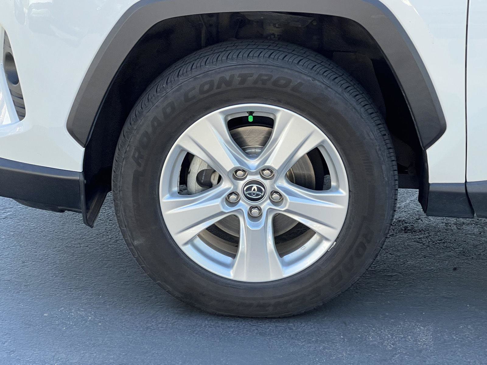 Used 2020 Toyota RAV4 XLE AWD/4WD image 22