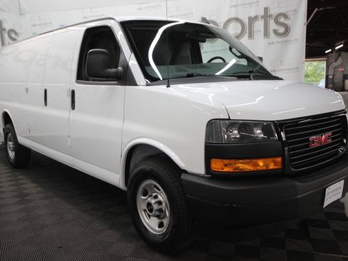 Used 2023 GMC Savana 2500 Extended RWD image 10