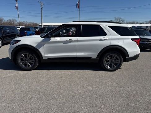 New 2026 Ford Explorer Active w/ Active Comfort Package image 2