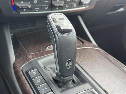 Used 2020 Maserati Levante AWD/4WD image 21