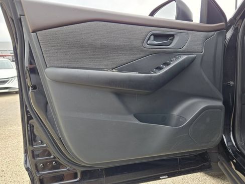 Used 2023 Nissan Rogue S AWD/4WD image 17