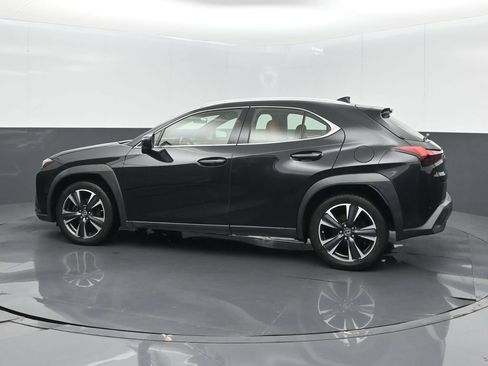 Used 2021 Lexus UX 200 w/ Accessory Package (Z2) FWD image 4