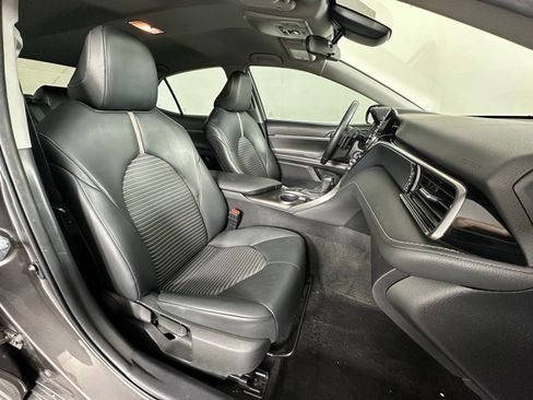 Used 2023 Toyota Camry SE FWD image 6