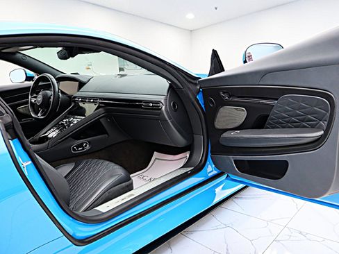 Used 2024 Aston Martin DB12 Coupe RWD image 38