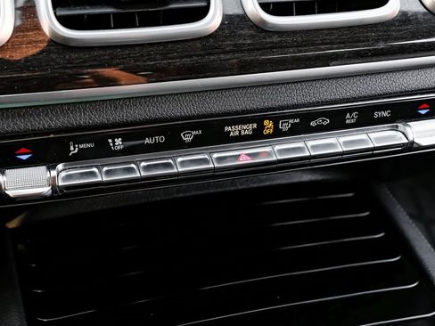 Used 2020 Mercedes-Benz GLS 450 4MATIC image 28