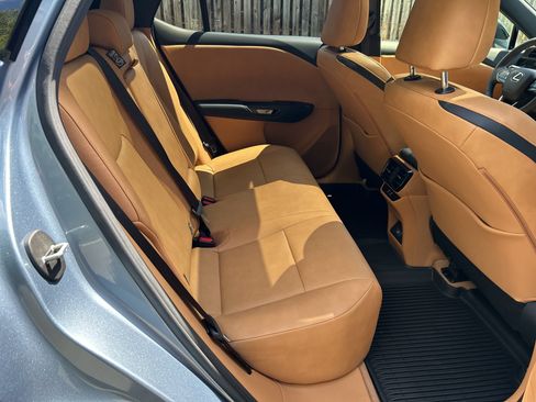Used 2025 Lexus RZ 450e w/ Technology Package AWD/4WD image 32