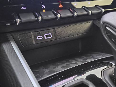 Used 2024 Chevrolet Colorado W/T w/ Safety Package image 30