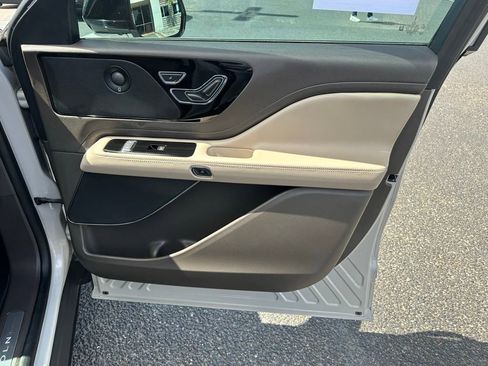 Used 2023 Lincoln Aviator Reserve RWD image 21
