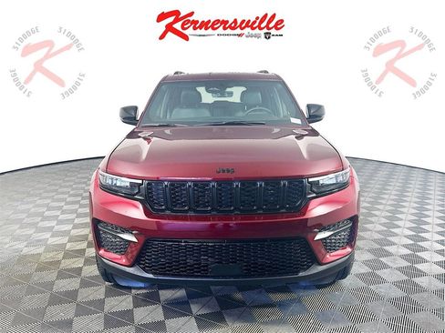 New 2025 Jeep Grand Cherokee Altitude image 2