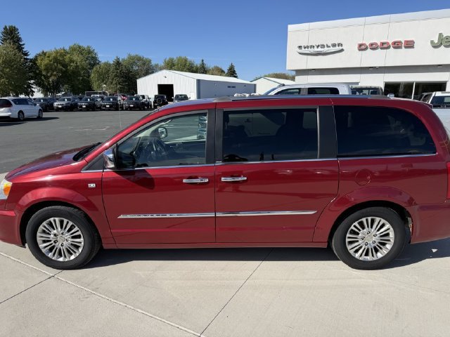 Used 2014 Chrysler Town & Country Touring-L FWD image 4