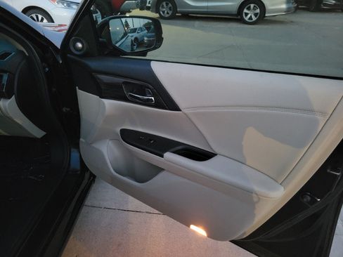 Used 2017 Honda Accord EX-L image 22