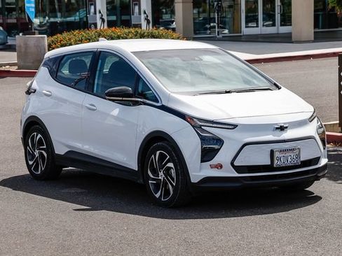 Used 2023 Chevrolet Bolt LT w/ Infotainment Package FWD image 6