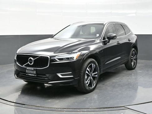 Used 2020 Volvo XC60 T8 Momentum image 2