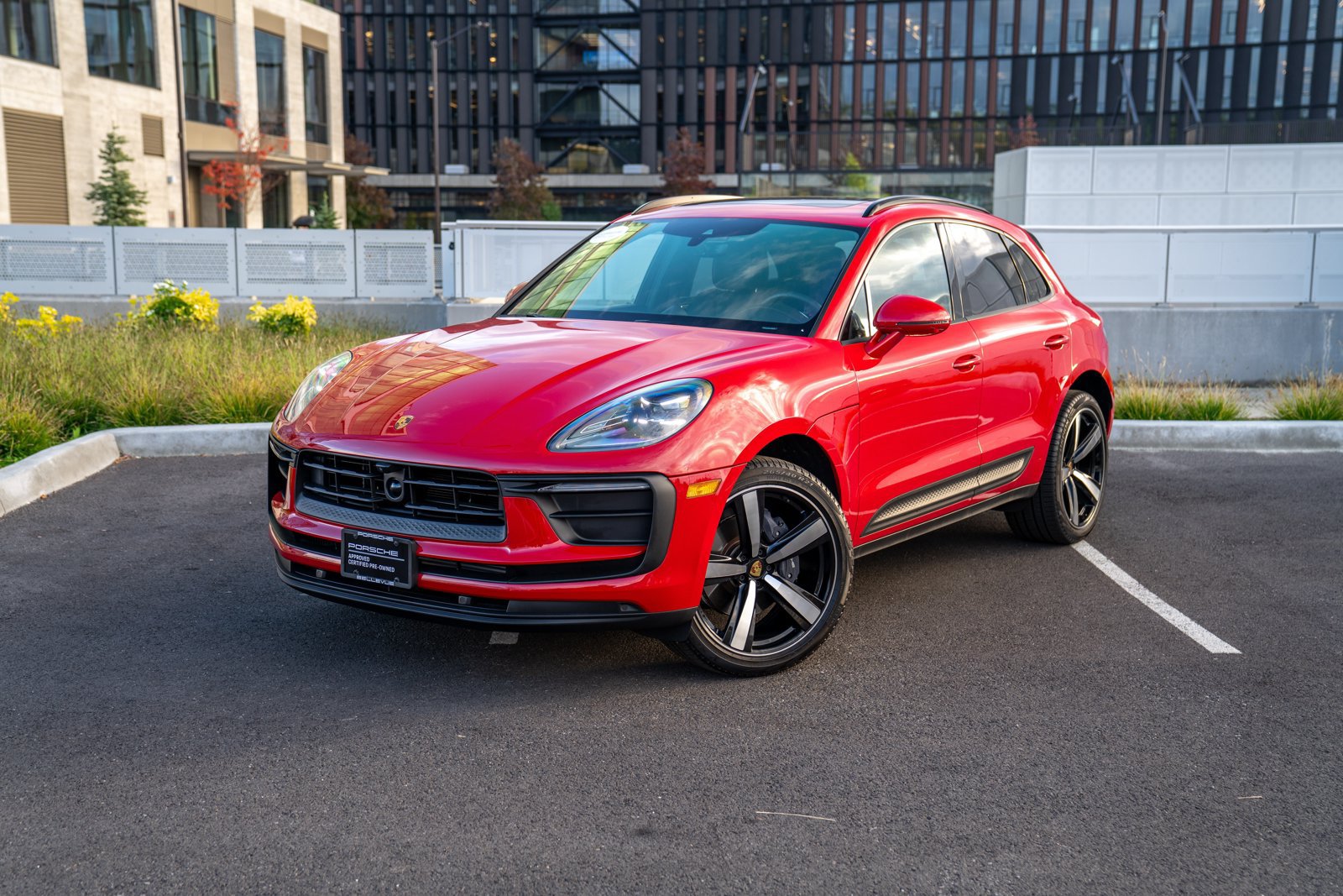 Certified 2026 Porsche Macan AWD/4WD image 1
