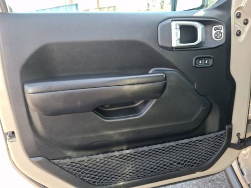 Used 2020 Jeep Gladiator Rubicon image 12