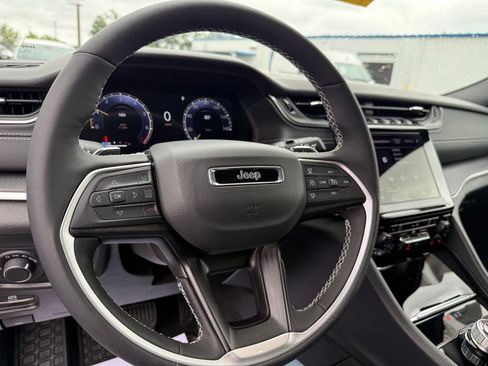 Used 2025 Jeep Grand Cherokee L Laredo w/ Luxury Tech Group I AWD/4WD image 37